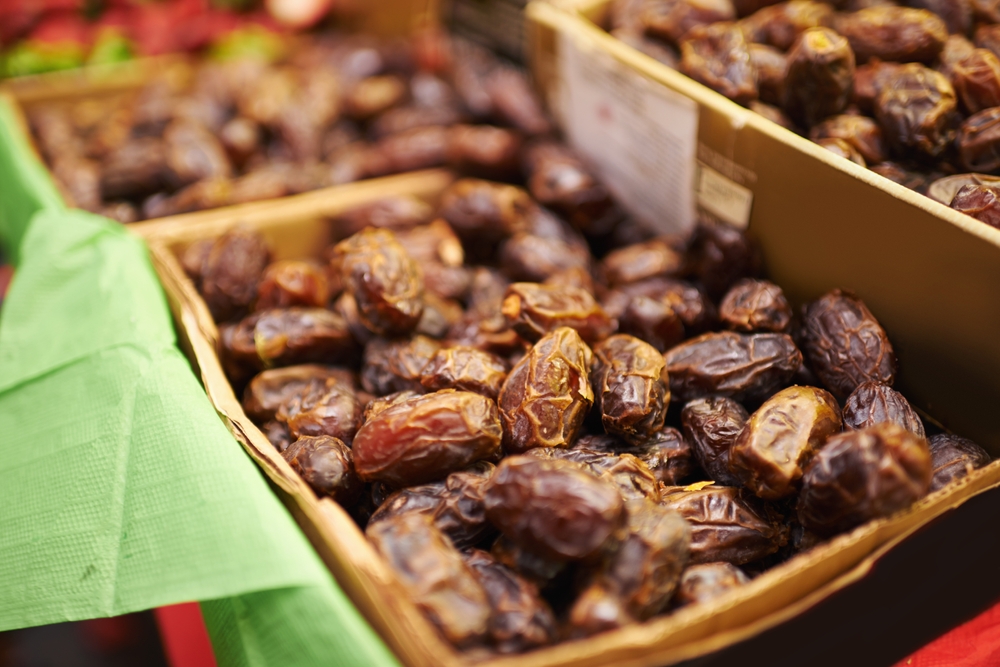 Harvest,,Natural,And,Bunch,Of,Organic,Dates,For,Nutrition,,Health